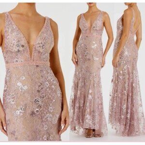 NWT Mac Duggal 67481 Floral Embellished Sleeveless Plunge Neck Gown Size 2